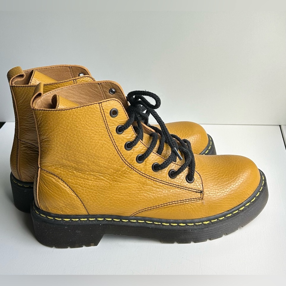 BRAND NEW!!Leather Boots. Size 8.5